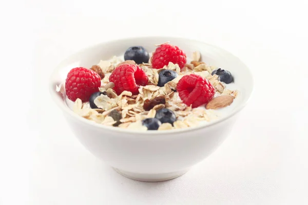 Tazón Muesli Con Bayas Aisladas Blanco —  Fotos de Stock