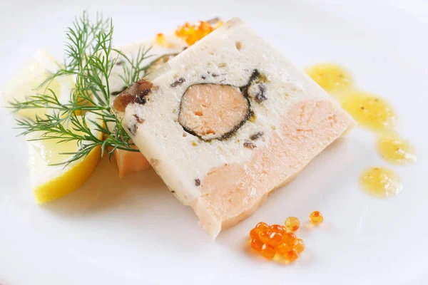 Delizioso Patè Con Pesce Aneto Piatto Bianco Immagini Stock Royalty Free