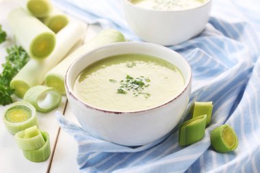 Yakın plan soğan çorbası.