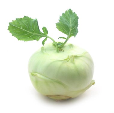 Taze Kohlrabi sebze beyaz arka plan izole