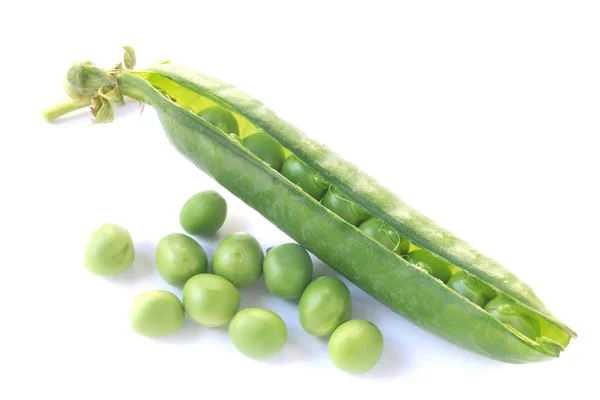 Primer Plano Guisantes Verdes Aislados Sobre Fondo Blanco —  Fotos de Stock