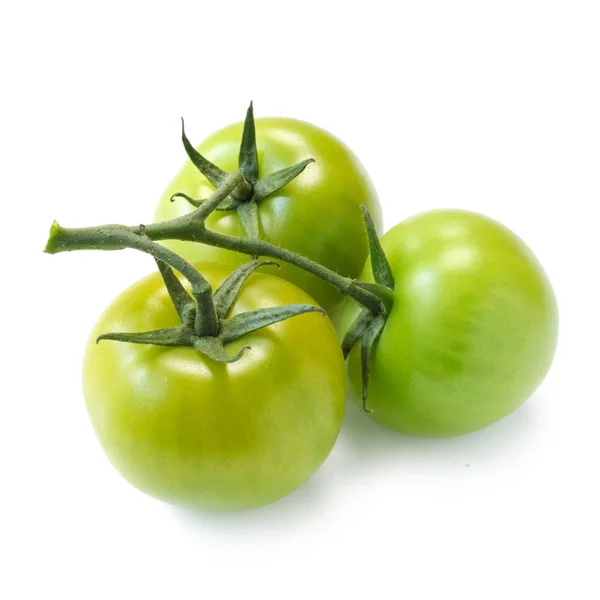 白で隔離された3つの緑のトマトのクローズアップショット — ストック写真
