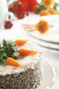 Yakın plan havuçlu kek.