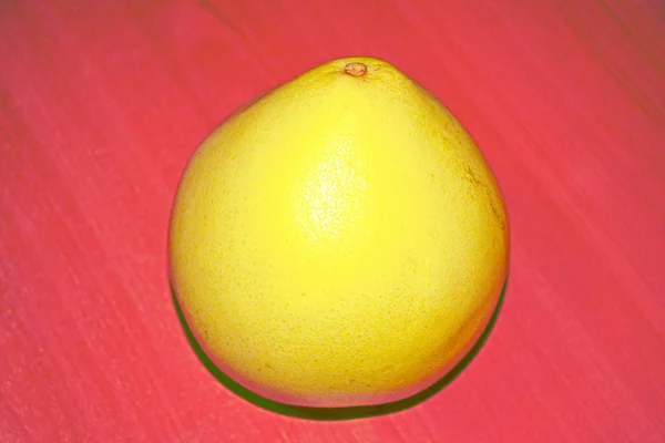 Fruta Pomelo Madura Fresca Sobre Fundo Madeira — Fotografia de Stock