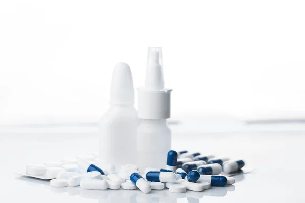Farmacia theme.Medications en pastillas y aerosoles — Foto de Stock