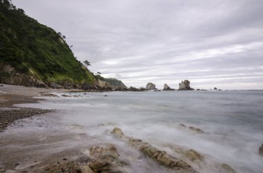 Playa del Silencio (Silence Beach), ilginç ve görkemli bir plaj. Dalgaları tuhaf şekiller oluşturuyor..