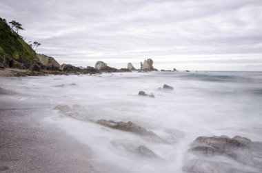 Playa del Silencio (Silence Beach), ilginç ve görkemli bir plaj. Dalgaları tuhaf şekiller oluşturuyor..