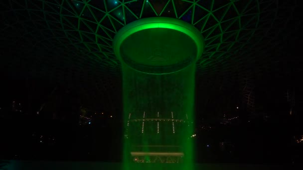 Singapore Marzo 2020 Top Hsbc Rain Vortex Green Light Show — Video Stock