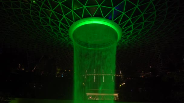 Singapore Marzo 2020 Inquadratura Costante Del Rain Vortex Green Light — Video Stock