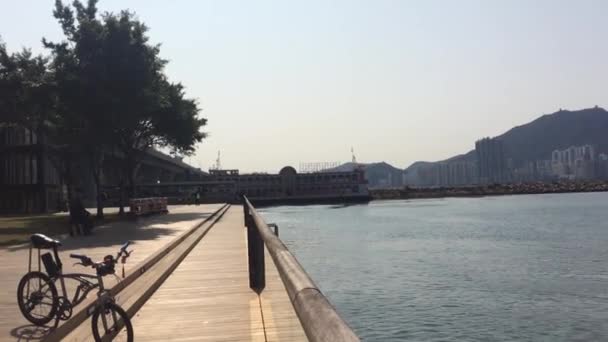Θέα Στη Θάλασσα Στο Λιμάνι Της Βικτώριας Από Kwun Tong — Αρχείο Βίντεο