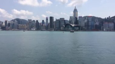 Hong Kong / Çin Mar 22 2020: Victoria Limanı 'nda vapur, yelken, tekne, Tsim Sha Tsui' den Hong Kong