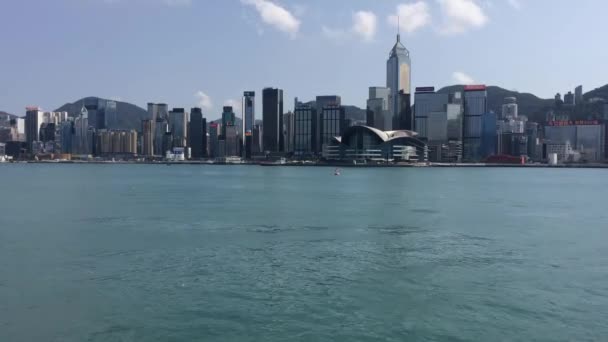 中国2020年3月22日 尖沙咀から見る香港ビクトリアハーバーのフェリー ボート — ストック動画