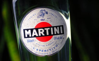 Ünlü bir alkol markasının stüdyo fotoğrafı.
