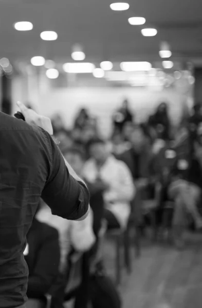 Palestrante Dando Uma Palestra Uma Conferência Corporativa Negócios Público Salão — Fotografia de Stock