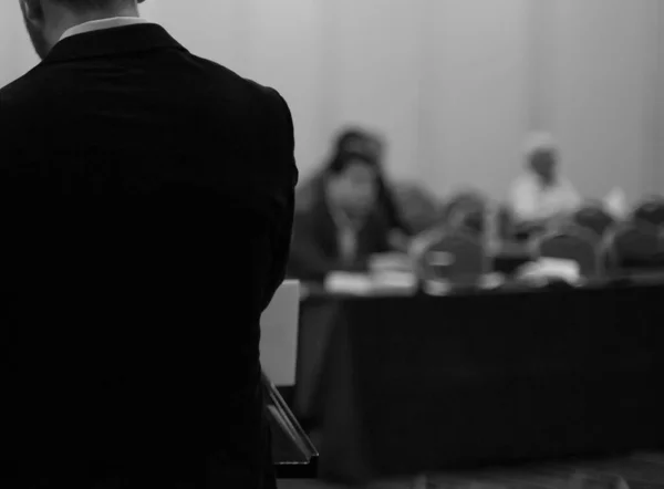 Выступление Профессионального Докладчика Сцене Корпоративной Конференции Исполнительный Директор Выступает Перед — стоковое фото