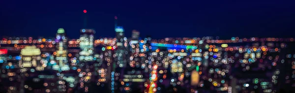 Abstraktní městská noční světlo bokeh rozostření pozadí. — Stock fotografie