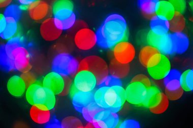 Odaklanamayan ışıklarla donatılmış arka plan. Klasik bokeh.. 