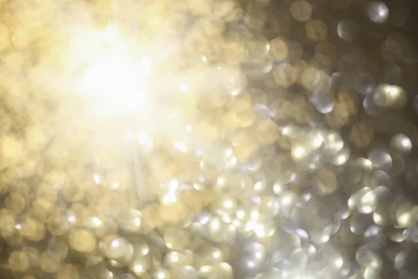 Złote abstrakcyjne światła Bożego Narodzenia na tle. — Zdjęcie stockowe