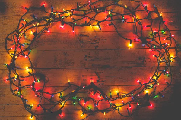 Christmas rustic background - vintage planked wood with lights and copy space. Garland. — Stock Photo, Image
