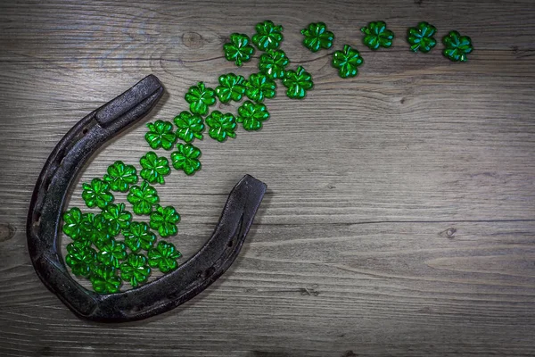 Patricks Day Konzept Rostiges Hufeisen Mit Shamrock Auf Holzgrund Patricks — Stockfoto