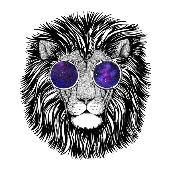 Vilda hipster lion bild för tatuering, logotyp, emblem, badge design — Stockfoto