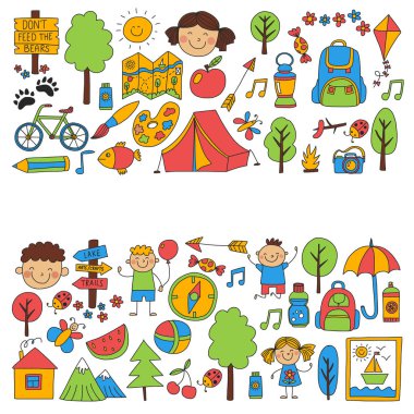 Yaz kampı çocuklar, çocuk oyunları, kamp çocuklar hiking, şarkı, Balık tutma, yürüme, çizim, okul yaz advetures sonra eğleniyor