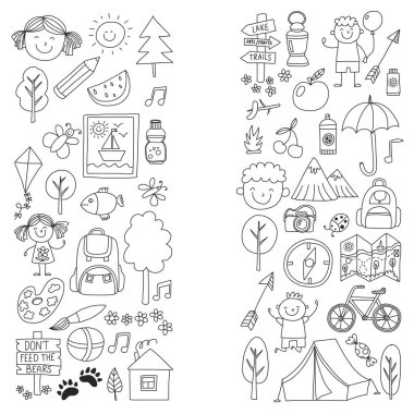 Yaz kampı çocuklar, çocuk oyunları, kamp çocuklar hiking, şarkı, Balık tutma, yürüme, çizim, okul yaz advetures sonra eğleniyor