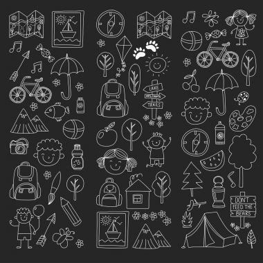 Yaz kampı çocuklar, çocuk oyunları, kamp çocuklar hiking, şarkı, Balık tutma, yürüme, çizim, okul yaz advetures sonra eğleniyor