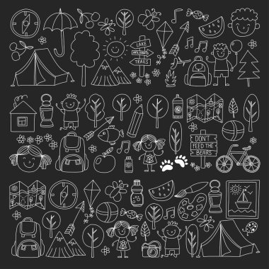 Yaz kampı çocuklar, çocuk oyunları, kamp çocuklar hiking, şarkı, Balık tutma, yürüme, çizim, okul yaz advetures sonra eğleniyor