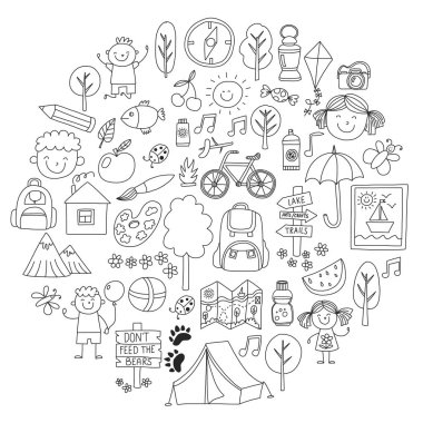 Yaz kampı çocuklar, çocuk oyunları, kamp çocuklar hiking, şarkı, Balık tutma, yürüme, çizim, okul yaz advetures sonra eğleniyor