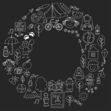 Yaz kampı çocuklar, çocuk oyunları, kamp çocuklar hiking, şarkı, Balık tutma, yürüme, çizim, okul yaz advetures sonra eğleniyor