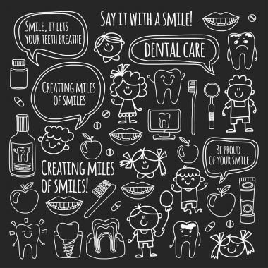 Çocuk denistry Okulu, anaokulu, kreş çocuklar sağlıklı dişlere sahip. Gülümsüyor, diş fırçası, mutlu erkek ve kız diş tedavi tıp acısız