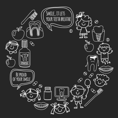 Çocuk denistry Okulu, anaokulu, kreş çocuklar sağlıklı dişlere sahip. Gülümsüyor, diş fırçası, mutlu erkek ve kız diş tedavi tıp acısız