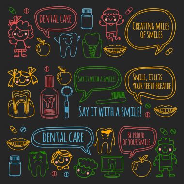 Çocuk denistry Okulu, anaokulu, kreş çocuklar sağlıklı dişlere sahip. Gülümsüyor, diş fırçası, mutlu erkek ve kız diş tedavi tıp acısız