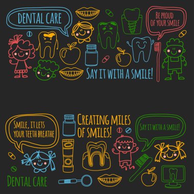 Çocuk denistry Okulu, anaokulu, kreş çocuklar sağlıklı dişlere sahip. Gülümsüyor, diş fırçası, mutlu erkek ve kız diş tedavi tıp acısız