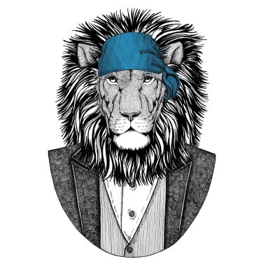 Vahşi aslan vahşi motorcu, korsan hayvan giyen bandana el çizilmiş resim dövme, amblem, rozet, logo, yama, t-shirt için