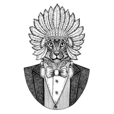 Vahşi kedi balıkçı kedi vahşi hayvan giyen inidan şapka, kafa tüyleri el çizilmiş resim dövme, t-shirt, amblem, rozet, logo, yama ile elbise