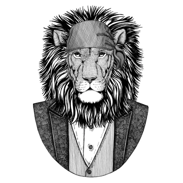Wild Lion motard sauvage, animal pirate portant bandana Image dessinée à la main pour tatouage, emblème, insigne, logo, patch, t-shirt — Photo