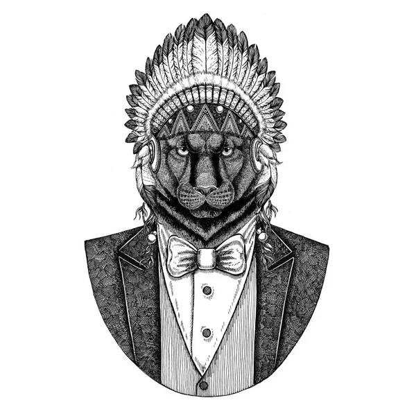 Πάνθηρας, Puma, κουγκαρ, άγρια γάτα φοράει καπέλο inidan, επικεφαλής φόρεμα με φτερά χέρι συρμένο εικόνα για τατουάζ, t-shirt, έμβλημα, σήμα, λογότυπο, άγριο ζώο patch — Φωτογραφία Αρχείου