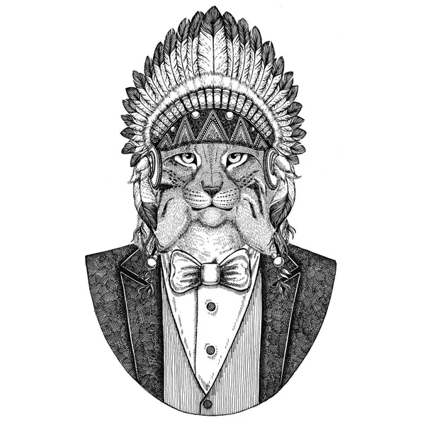 Άγρια γάτα Lynx Bobcat τριποδισμός άγριων ζώων φορώντας inidan καπέλο, επικεφαλής φόρεμα με φτερά χέρι συρμένο εικόνα για τατουάζ, t-shirt, έμβλημα, σήμα, λογότυπο, patch — Φωτογραφία Αρχείου
