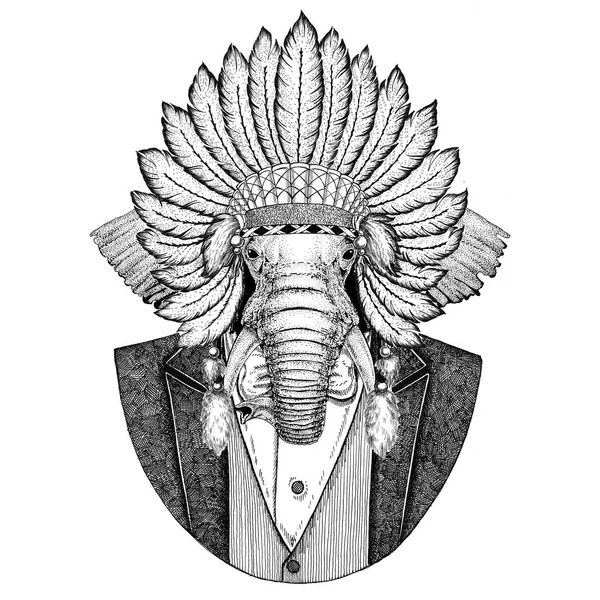 Afrika ya da Hindistan fil vahşi hayvan giyen inidan şapka, kafa tüyleri ile dövme, t-shirt, amblem, rozet, logo, yama için elle çizilmiş resmi elbise