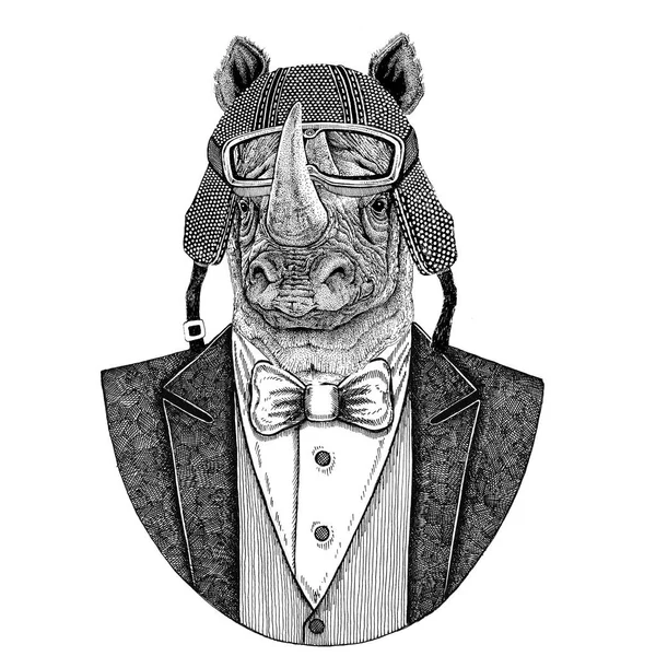 Neushoorn, rhino dierlijke dragen vest met ' bow-tie en biker helm of aviatior helm. Elegante biker, motorrijder, vlieger. Afbeelding voor tattoo, t-shirt, embleem, badge, embleem, patches — Stockfoto