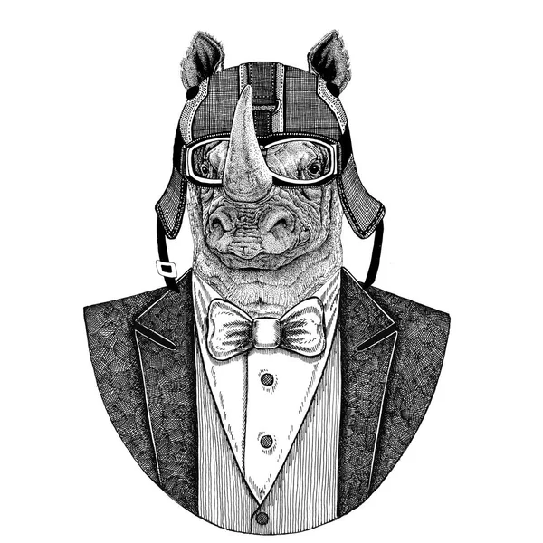 Rhinoceros, nosorožec zvířat na sobě svetr s motýlek a motorkářské helmy nebo aviatior helmu. Elegantní biker, motocyklový závodník, letec. Obrázek pro tetování, tričko, znak, odznak, loga, opravy — Stock fotografie
