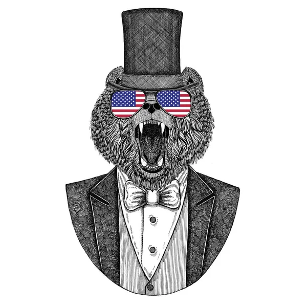 Orso bruno, orso russo. Giacca con papillon e cappello di seta, cappello di castoro, cilindro a cilindro. Elegante animale d'epoca. Immagine per tatuaggio, t-shirt, emblema, distintivo, logo, patch — Foto Stock