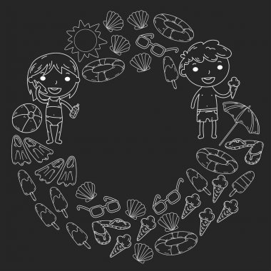 Küçük çocuk oyun. Yaz kampı, plaj, tatil. Kreş ve okul öncesi çocuklar. Oynamak, öğrenmek, birlikte büyümek. Beach, Kumdan kale, güneş gözlüğü, dondurma, güneş, top. Erkek ve kız vektör desen