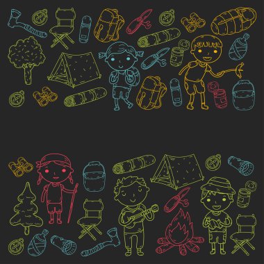 Kamp. Yaz tatili. Oğlanlar ve kızlar. Anaokulu Çocuk. Okulu öğrenci öğrencileri. Genç izci. Ahşap. Orman. Yangın. Macera ve keşif.