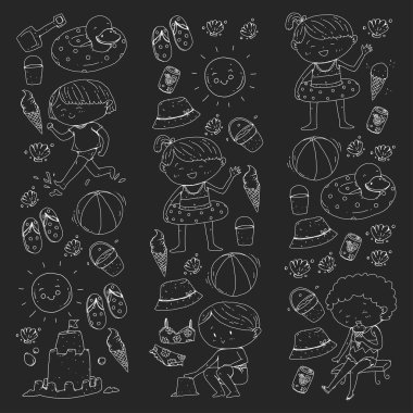 Çocuklar mutlu yaz tatil. Beach, seyahat Maceraları