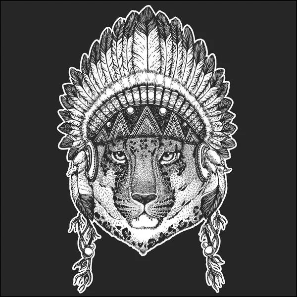 Gato selvagem Leopardo Gato-o-montanha Pantera Animal legal vestindo nativo americano indígena cobertura para a cabeça com penas Boho estilo chique Imagem desenhada à mão para tatuagem, emblema, emblema, logotipo, patch —  Vetores de Stock