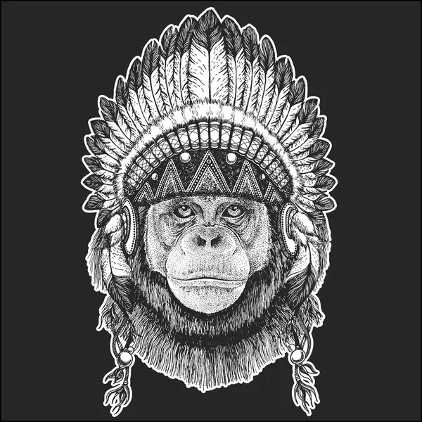 Chimpanzé Macaco Cool animal vestindo nativo americano indígena cobertura para a cabeça com penas Boho estilo chique Imagem desenhada à mão para tatuagem, emblema, crachá, logotipo, patch — Vetor de Stock