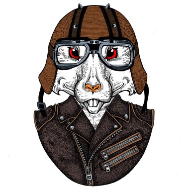 Bisikletli, motosikletli. Fare portresi. Deri bir kaskla. Motosiklet sembolü Çin mutlu yeni yıl 2020. Rock 'çı için hediye.